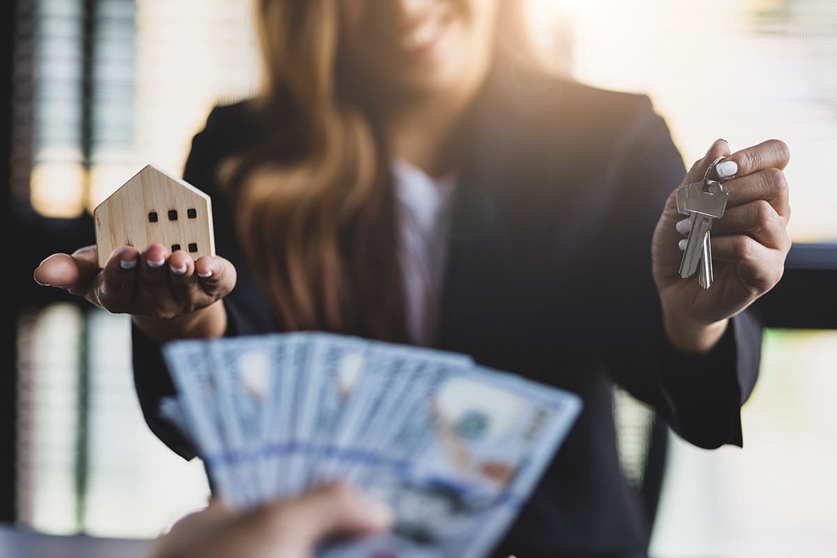 What commission do real estate agents make?